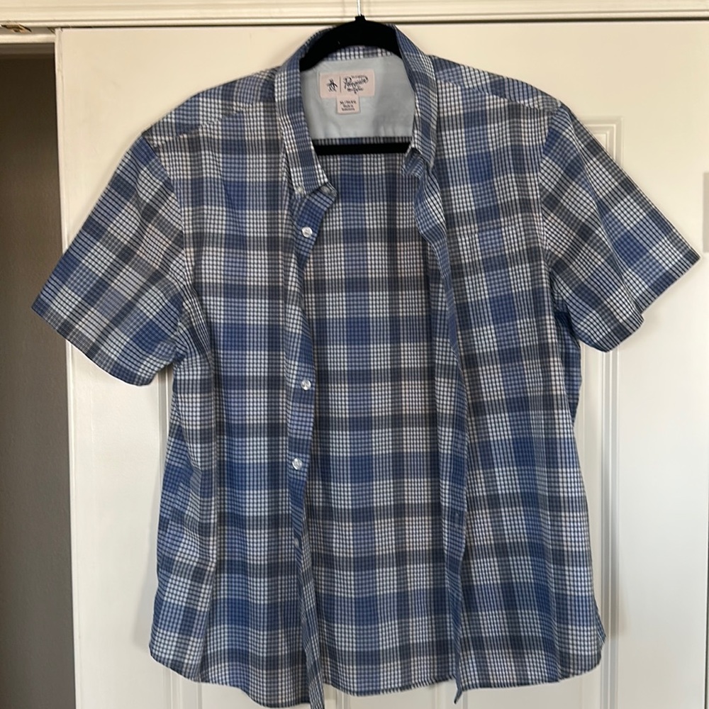 Nice penguin short sleeve. Very clean and hardly worn.